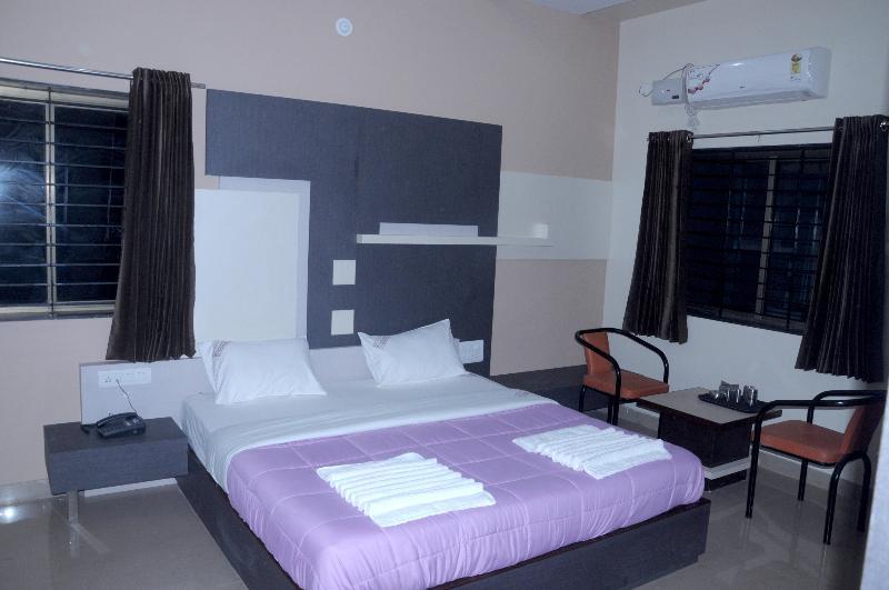 Hotel Pleasant Stay Bijapur  Exterior photo