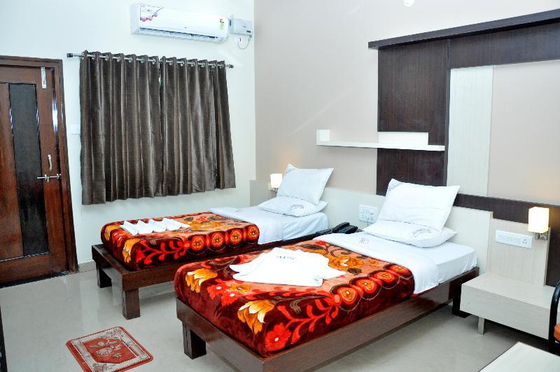 Hotel Pleasant Stay Bijapur  Exterior photo